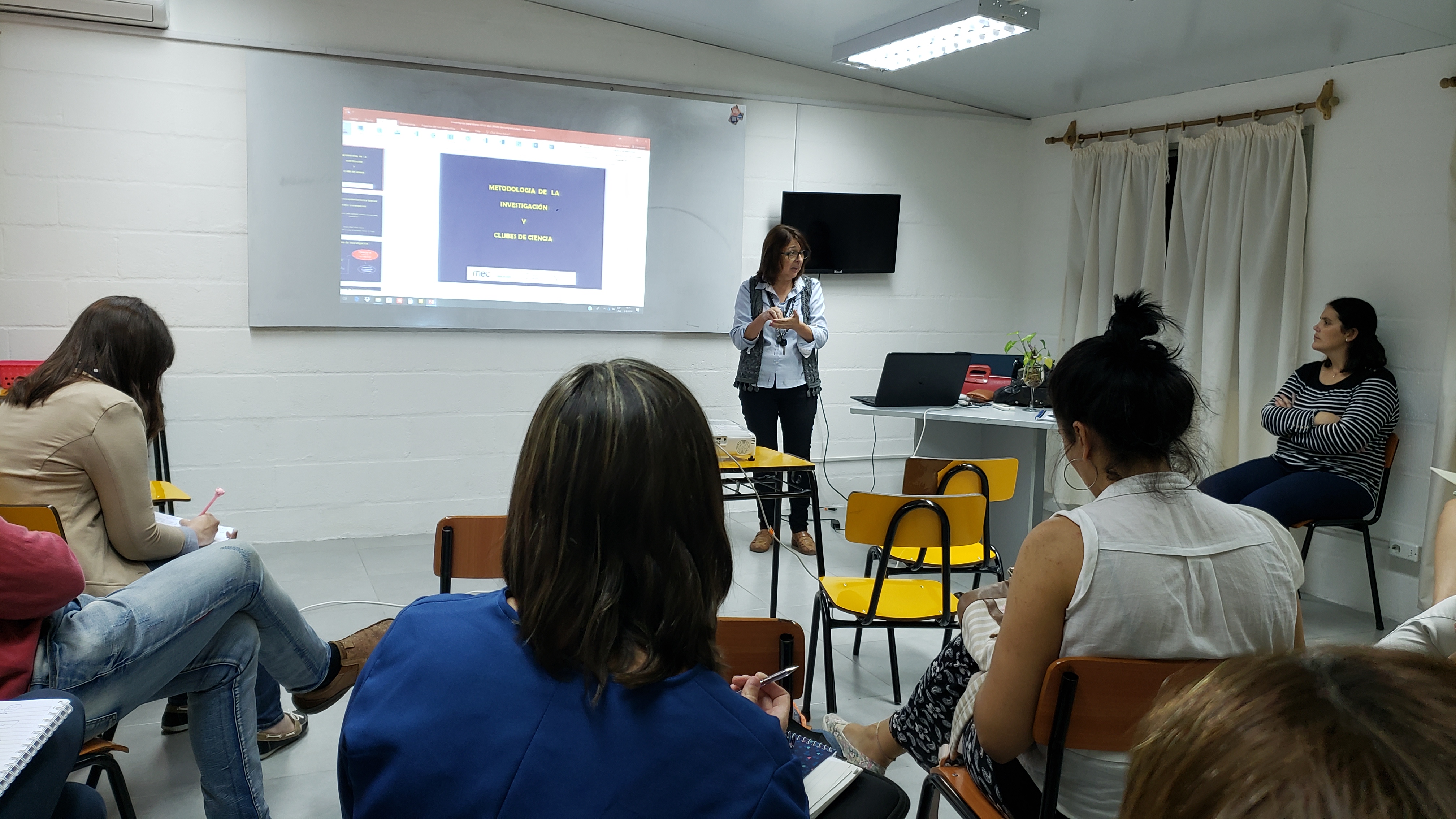 Jornada de actualización en la “Metodología de Aprendizaje Basada en Proyectos”