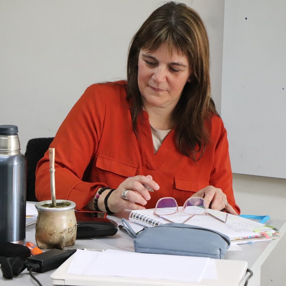 Presentamos a nuestros docentes: Luciana Batello Presentamos a nuestros docentes: Luciana Batello